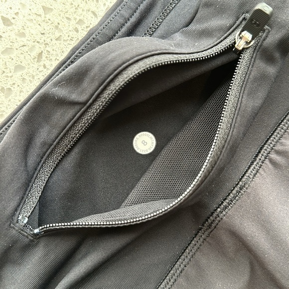 High rise 2.5” Lululemon speed up shorts - Picture 5 of 6